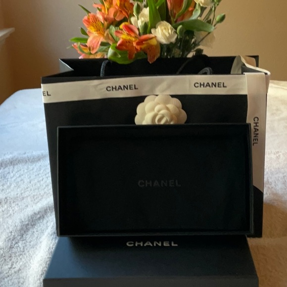 🌹CHANEL ZIP AROUND WALLET 🌹 - Picture 15 of 16